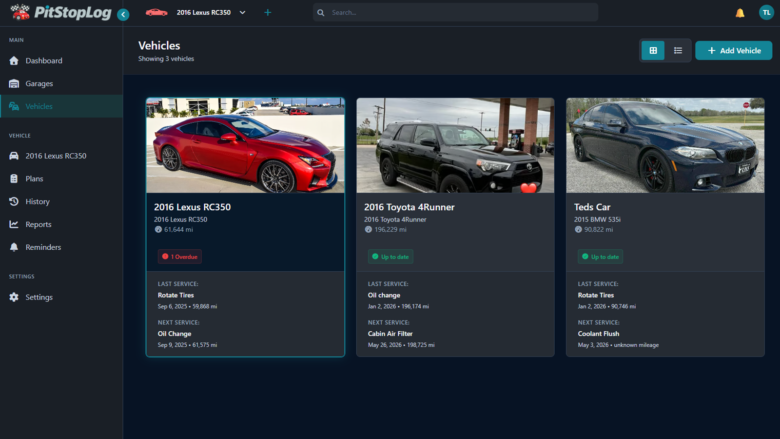 PitStopLog garage overview screen showing multiple vehicles and their current status.